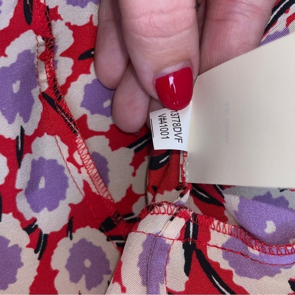 Diane Von Furstenberg 100% Silk Alexia Red and Purple Floral Wrap Top Size 8 - Picture 8 of 8